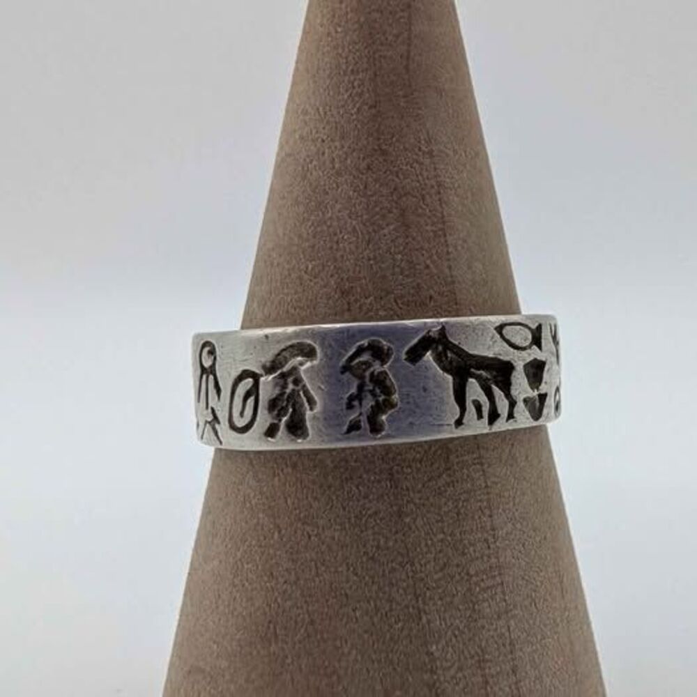 Vintage Southwestern Story Teller Sterling Silver .925 Band Ring Size 6 1/4